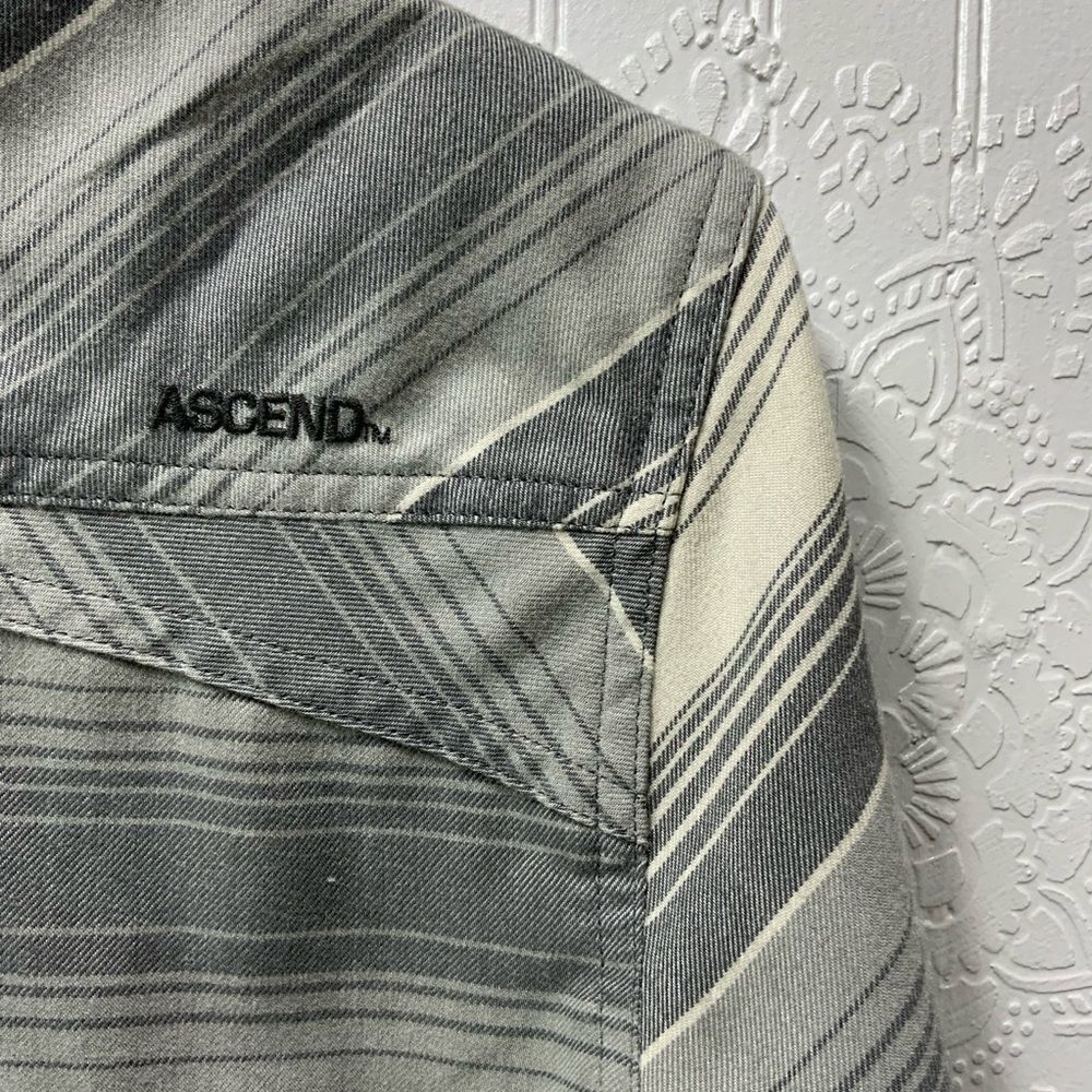 ASCEND Women’s flannel shirt - Picture 2 of 6